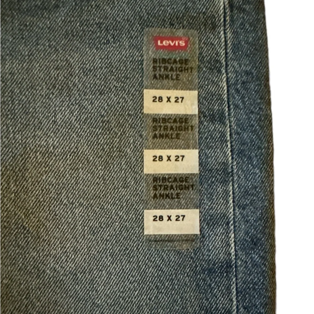 NWT woman’s Levi’s ribcage straight ankle distressed jeans 👖 size 28 - Picture 3 of 8